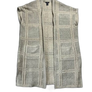 Women’s sleeveless cardigan